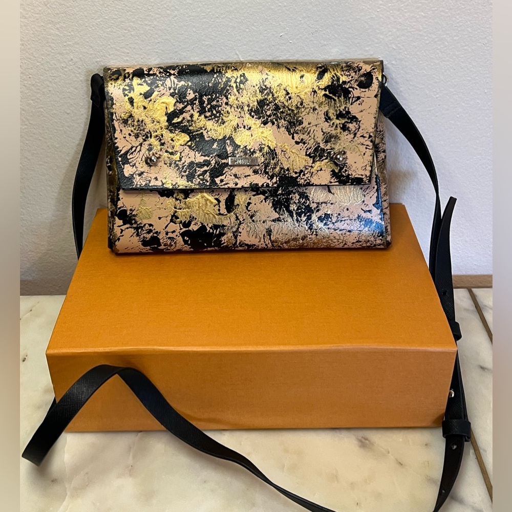 MOTOLA Crossbody w/detachable strap